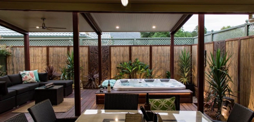Profitable Outdoor Spa Retail Sales Store. Best in Class!