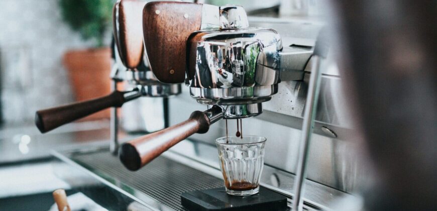 Renowned Café in Popular Hills Area, Short Trading Hours, High Profits