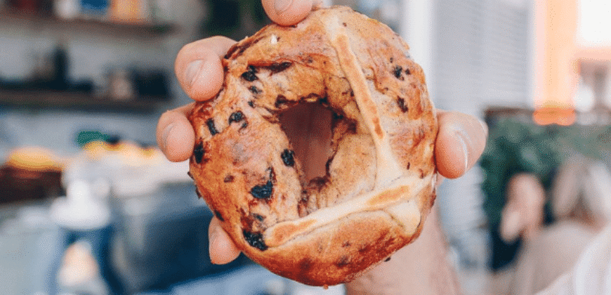 Hole-in-the-Wall Café with Cult Bagel Brand, Delivery Platforms & Growth Potential
