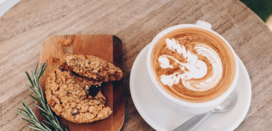 Hole-in-the-Wall Café with Cult Bagel Brand, Delivery Platforms & Growth Potential