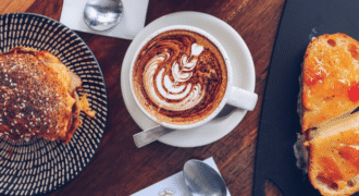 Hole-in-the-Wall Café with Cult Bagel Brand, Delivery Platforms & Growth Potential