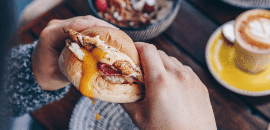 Hole-in-the-Wall Café with Cult Bagel Brand, Delivery Platforms & Growth Potential